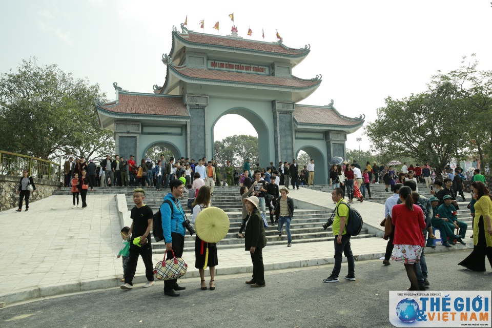 dau xuan du khach no nuc do ve hoi lim