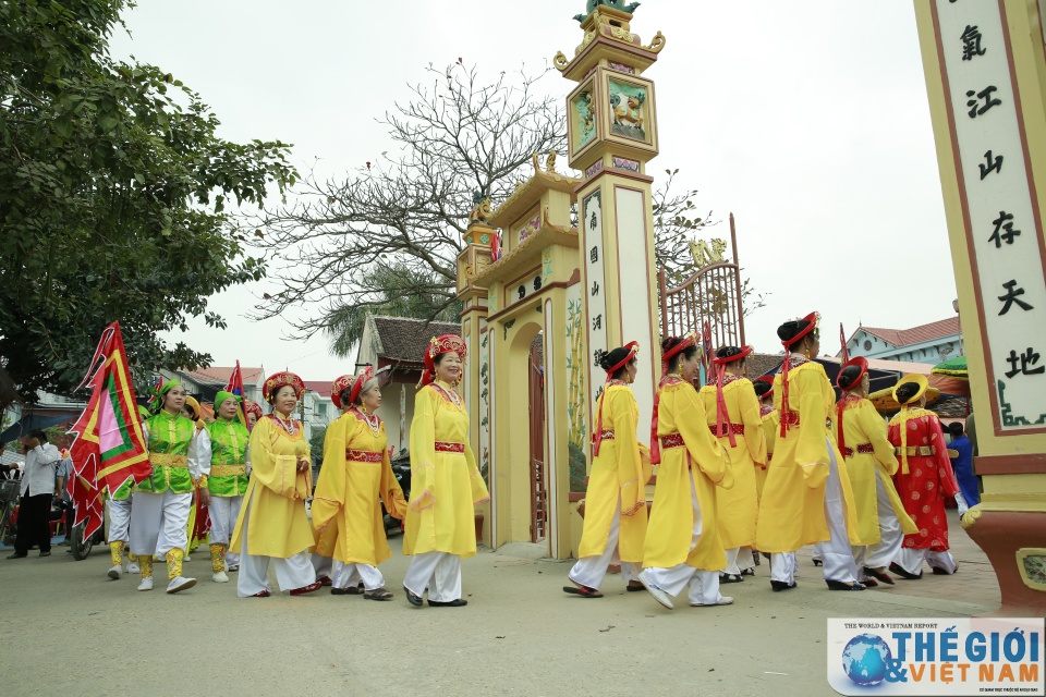 dau xuan du khach no nuc do ve hoi lim