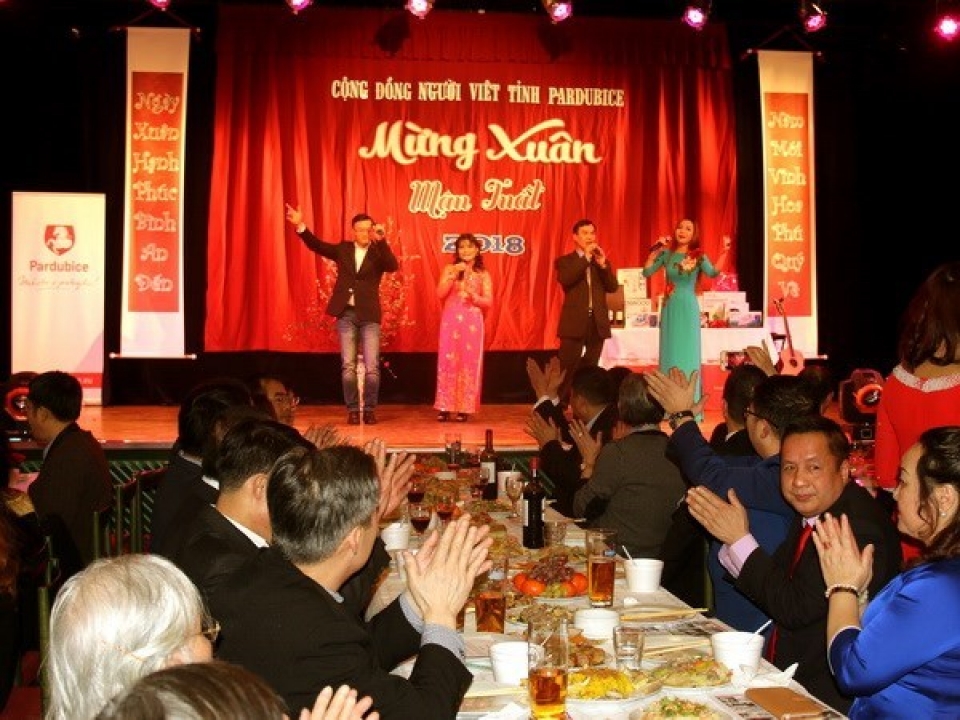 overseas vietnamese celebrate lunar new year