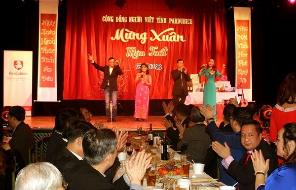 Overseas Vietnamese celebrate Lunar New Year