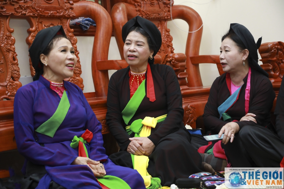 doc dao phong tuc hat canh o lang quan ho