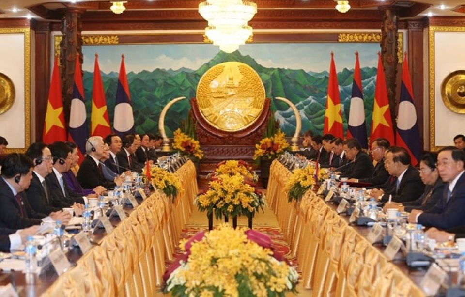 top leaders of vietnam and laos hold talks in vientiane