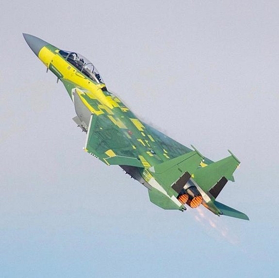 Máy bay chiến đấu F-15EX thực hiện chuyến bay thử đầu tiên