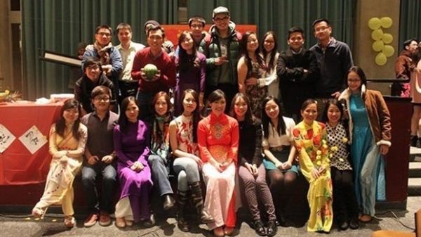 Vietnamese students in US celebrate Tet