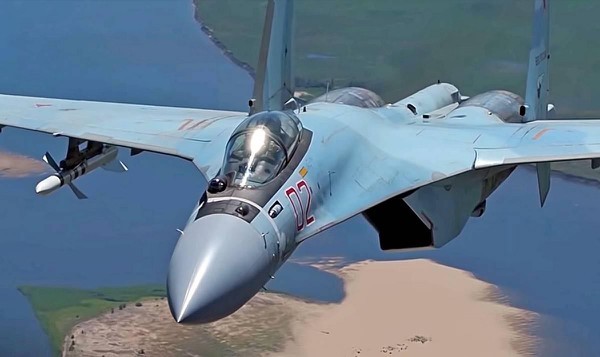 Báo Mỹ phân tích lợi thế của Su-35 so với F-22