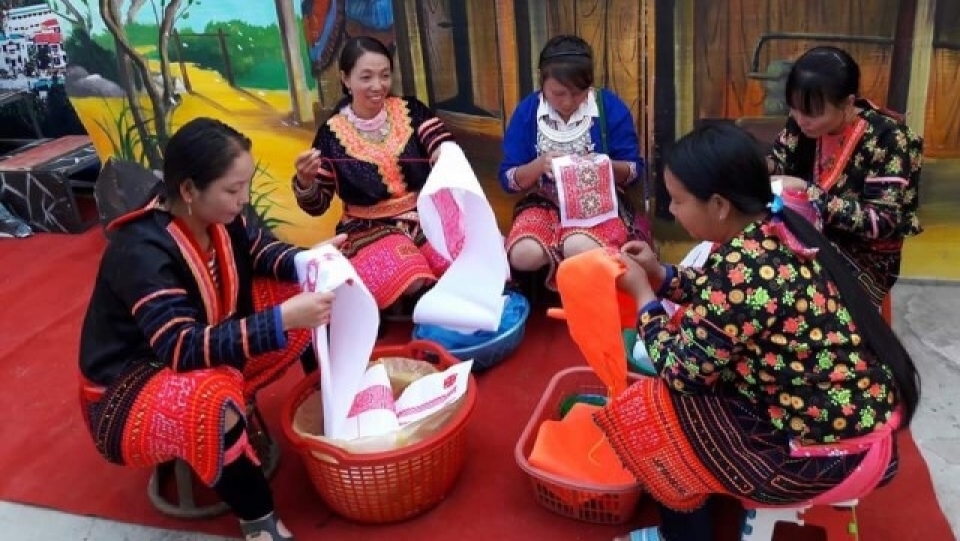 mong patterns recognised as national intangible cultural heritage