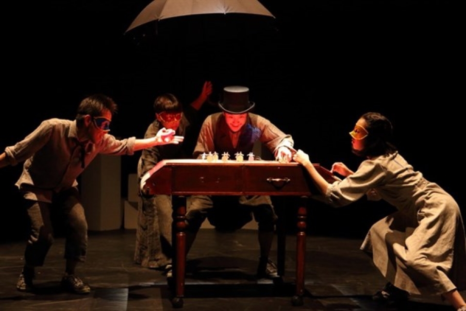 japanese vietnamese mimes come to ha noi