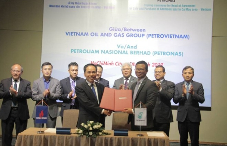 Oil corporations of Vietnam, Malaysia sign gas deal