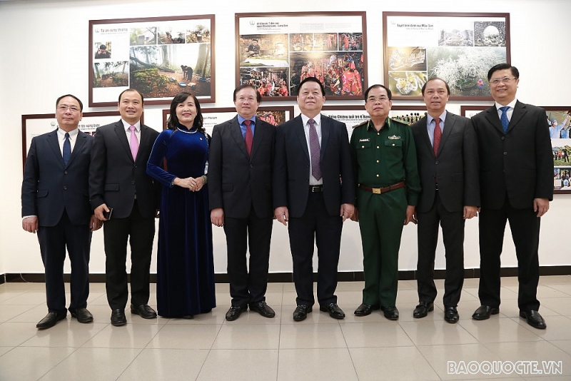 Lãnh đạo Bộ Ngoại giao dự Lễ khai mạc Triển lãm ảnh “Tự hào một dải biên cương”