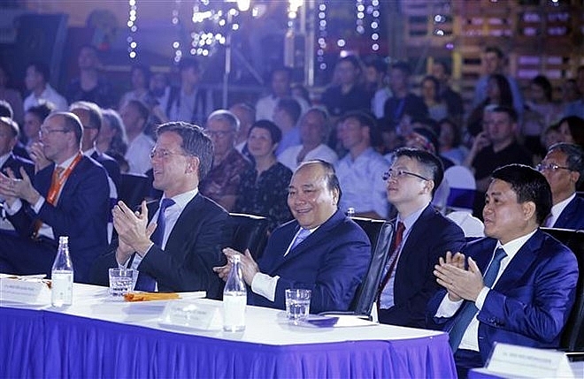 vietnamese dutch pms attend sustainable fashion show