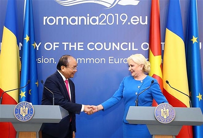 pms of vietnam romania hold joint press conference