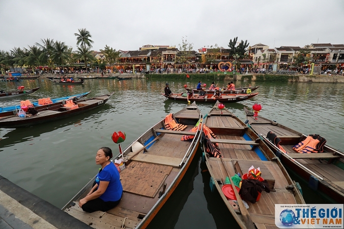 hoi an diem den cua du khach trong va ngoai nuoc