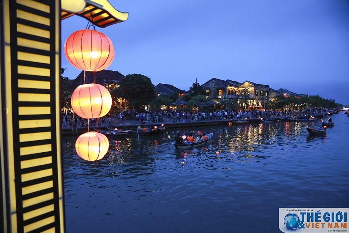 hoi an diem den cua du khach trong va ngoai nuoc