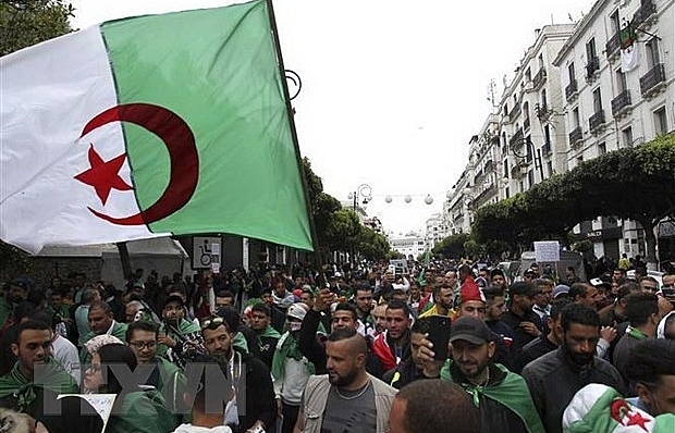 Người Algeria biểu tình yêu cầu “cả hệ thống của cựu Tổng thống Abdelaziz từ chức"
