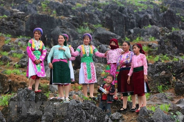 100th khau vai love market opens in ha giang
