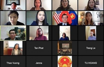 Citizen protection online discussion in US against COVID-19