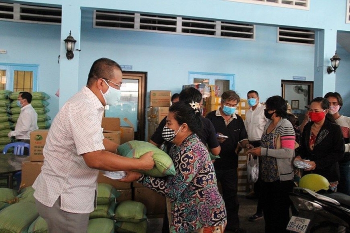 covid 19 relief packs given to cambodian vietnamese
