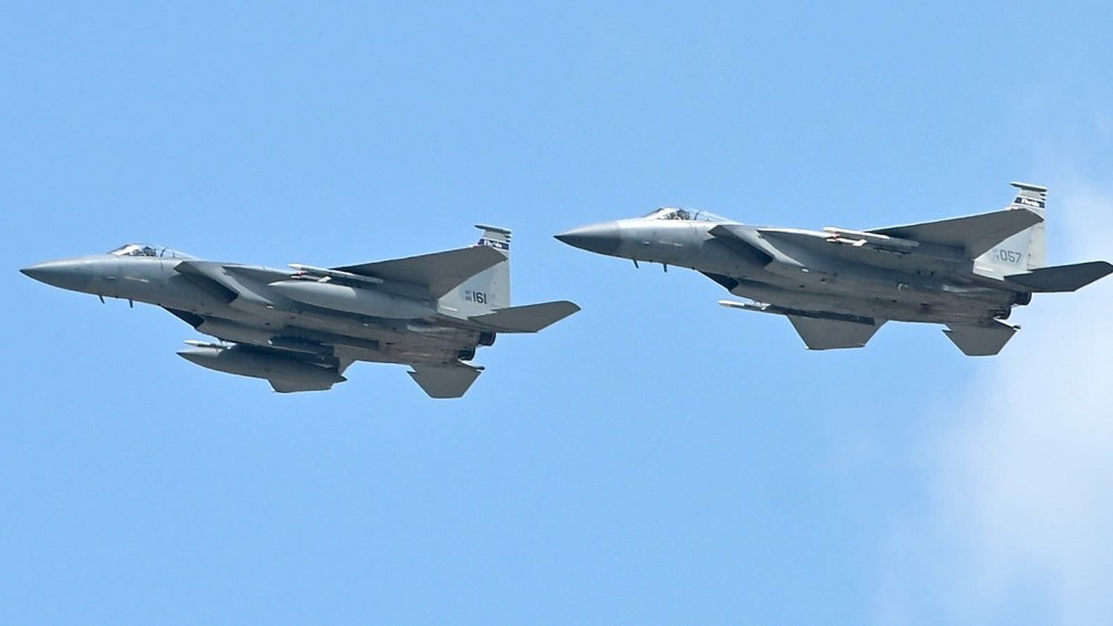 Nhật Bản quyết định xem xét lại kế hoạch tái trang bị máy bay chiến đấu F-15
