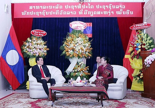 HCM City leaders pay New Year visit to Lao Consulate General