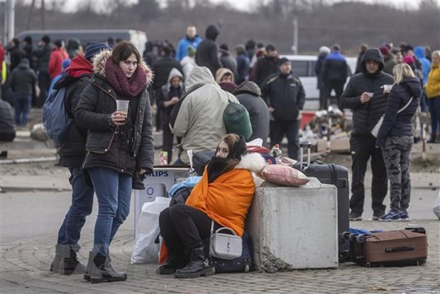 Người tị nạn từ Ukraine tại khu vực biên giới Medyka, Ba Lan, ngày 27/2/2022. Ảnh: AFP