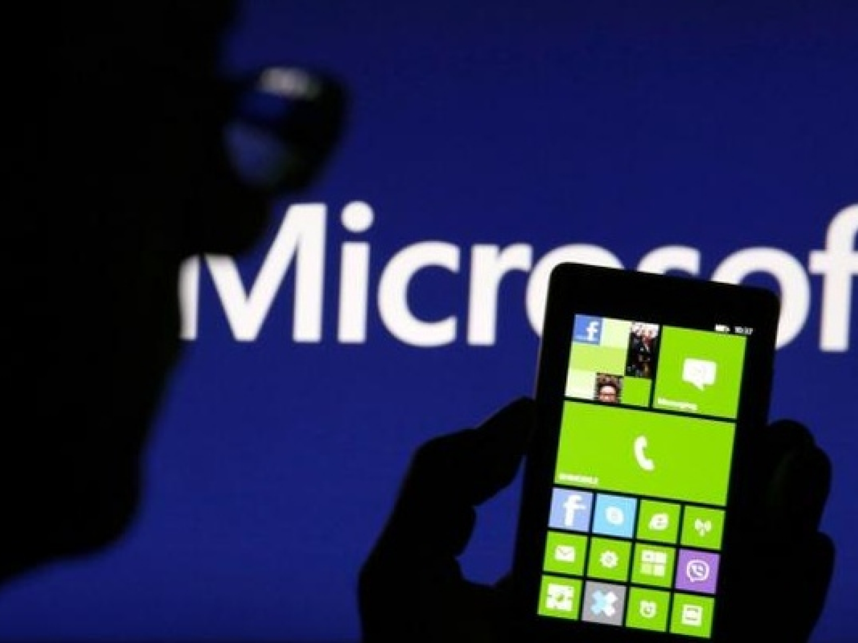 Microsoft sẽ rút khỏi lĩnh vực điện thoại?