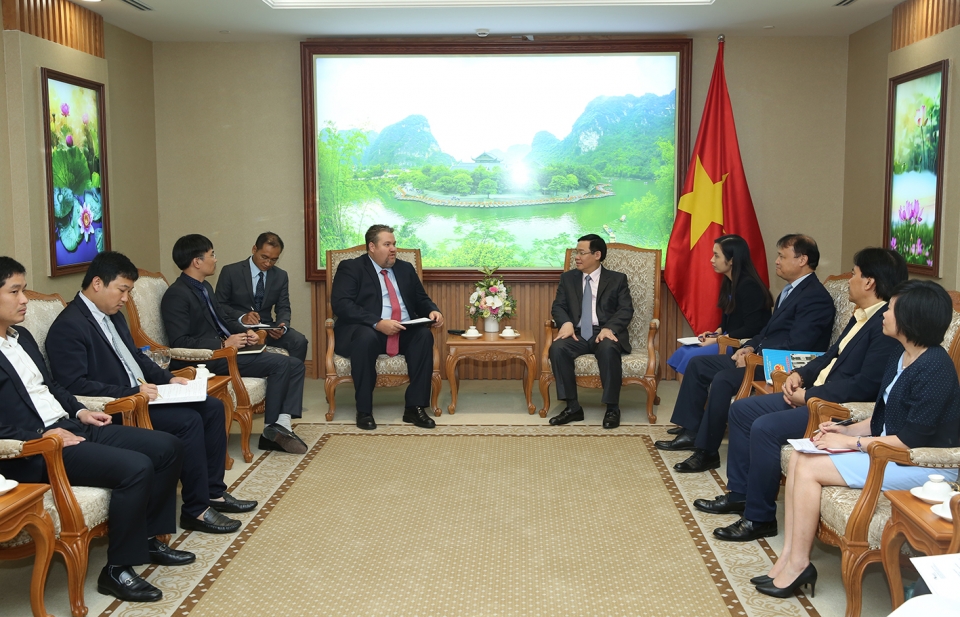 vietnam welcomes aess gas investment deputy pm