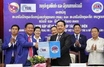 Vietnamese, Lao businesses enhance partnership