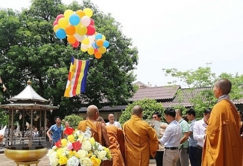 Vietnamese in Laos celebrate the Buddha’s 2563rd birthday