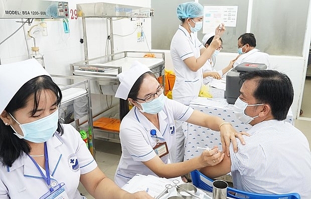 Labour Confederation proposes prioritising workers in COVID-19 vaccinations