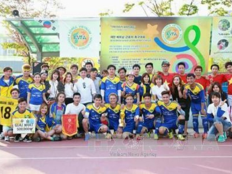 Lao động Việt Nam ở Hàn Quốc tổ chức giải bóng đá từ thiện