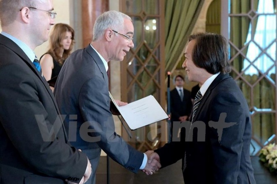 Hungary phong hàm giáo sư cho một nhà khoa học Việt Nam