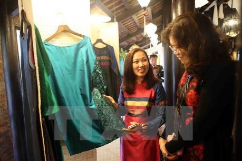 quang nam intl silk and brocade culture festival opens