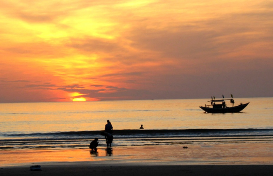 Cua Lo - a beautiful beach in Nghe An