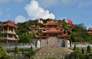 Quang Ninh encourages investors in tourism development