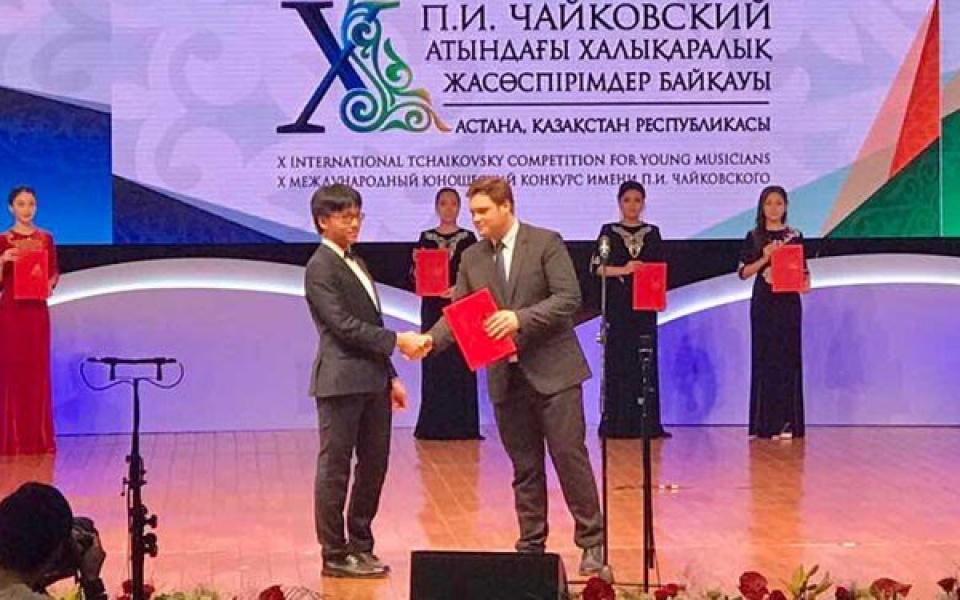 tchaikovsky competition honours vietnamese violin prodigy