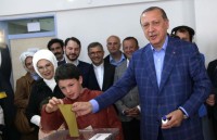 Cử tri Thổ Nhĩ Kỳ đi bỏ phiếu bầu quốc hội và tổng thống nhiệm kỳ mới
