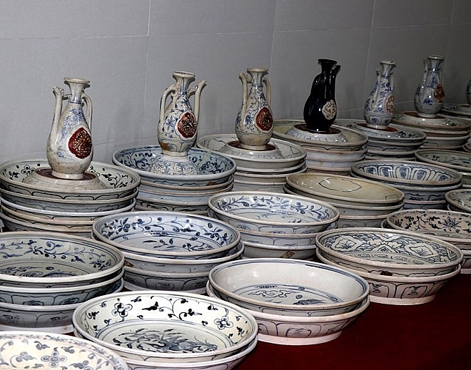 treasures from ancient shipwrecks on display in quang ngai