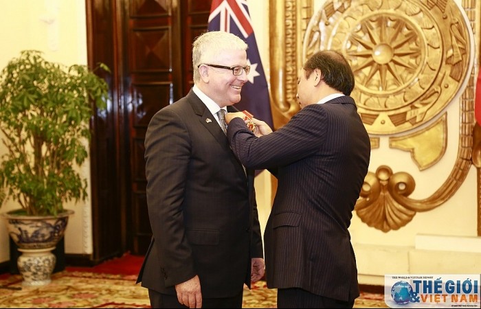 Trao tặng Huân chương Hữu nghị cho Đại sứ Australia tại Việt Nam