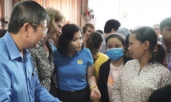 Zero-dong supermarket opened to help COVID-19-affected workers