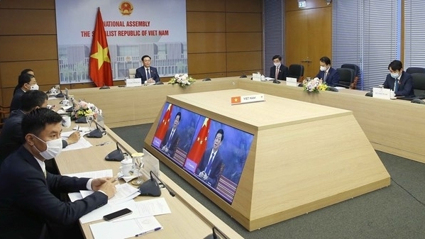 Vietnamese, Chinese top legislators hold online talks