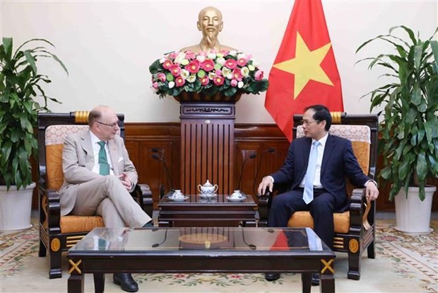 Vietnam places importance on multi-faceted cooperation with Sweden: FM