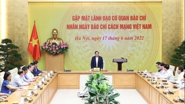 The press always one of frontline forces on various "fronts": PM