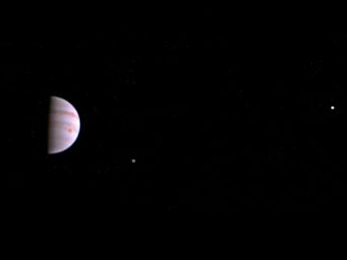 Tàu Juno gửi về những hình ảnh đầu tiên từ Mộc tinh