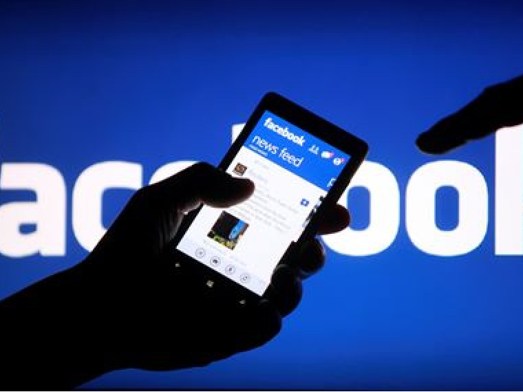 Đức xem xét đối phó với thông tin kích động trên Facebook