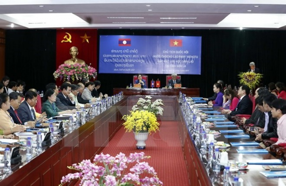 lao na president meets lao students in son la