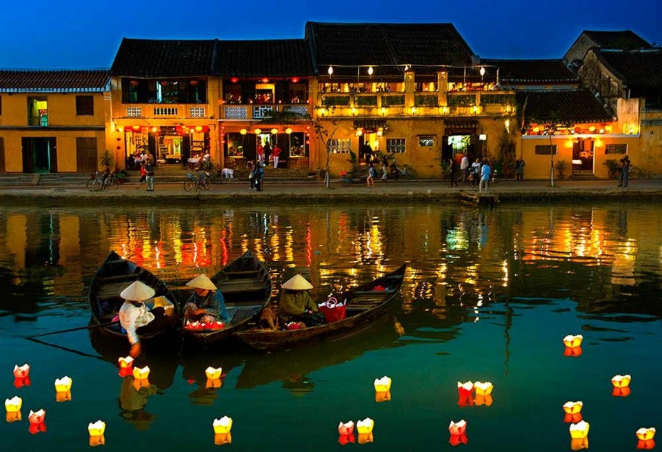 online tourism development an inevitable trend in vietnam