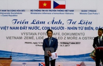 Prague exhibition introduces Vietnam’s sea, islands’ beauty