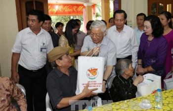 Party chief visits nursing centre for revolutionary contributors