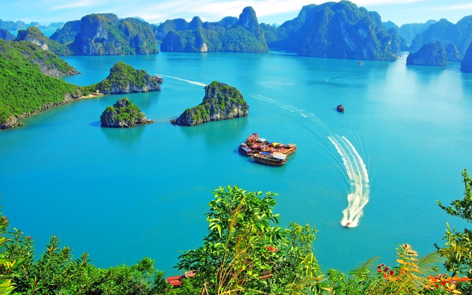 ha long bay among 100 most beautiful unesco world heritages