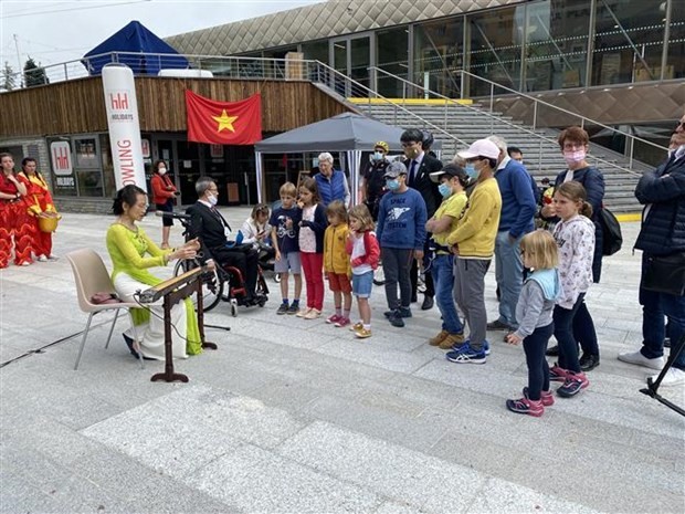 Second Vietnamese festival in France impresses visitors